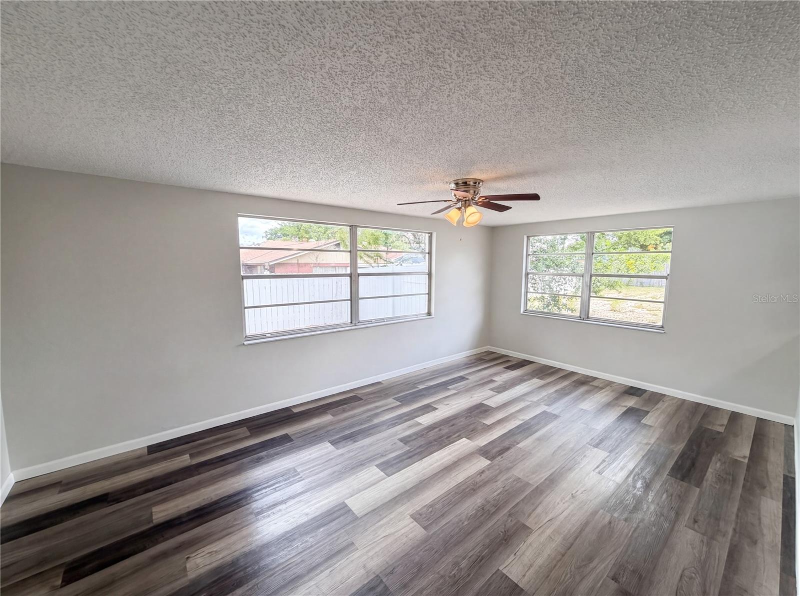 Listing photo id 14 for 7901 Bell Drive