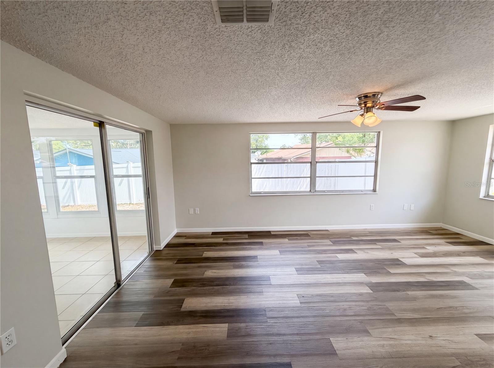 Listing photo id 16 for 7901 Bell Drive