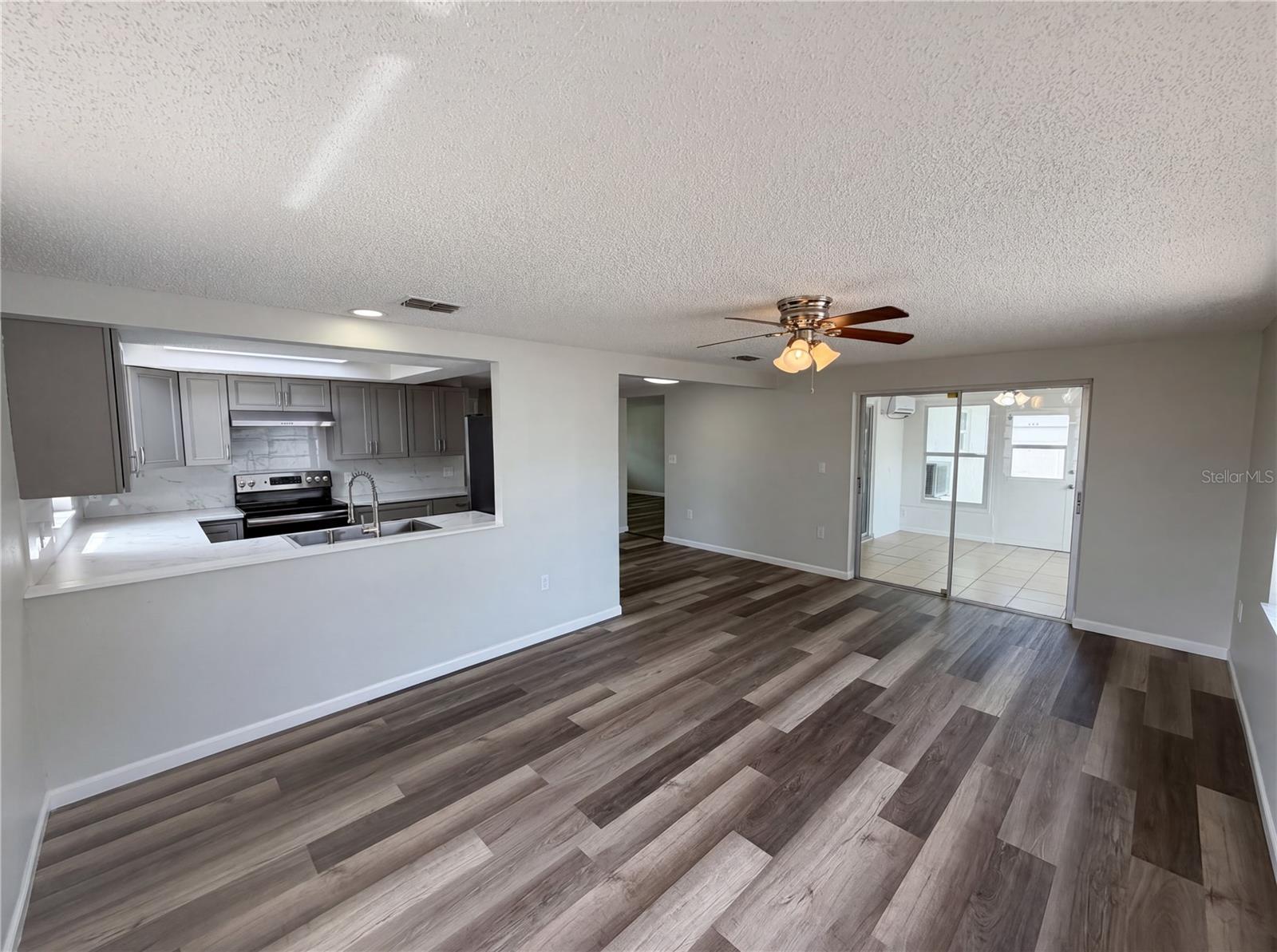 Listing photo id 17 for 7901 Bell Drive