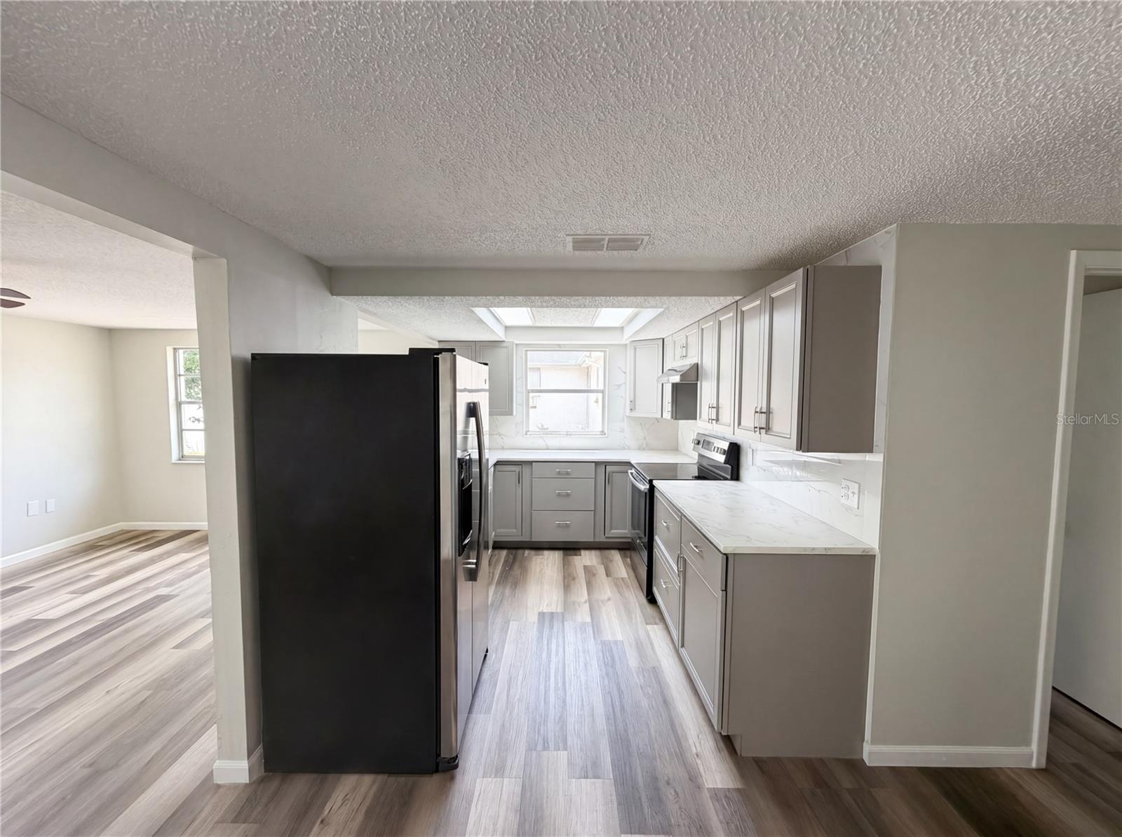Listing photo id 0 for 7901 Bell Drive