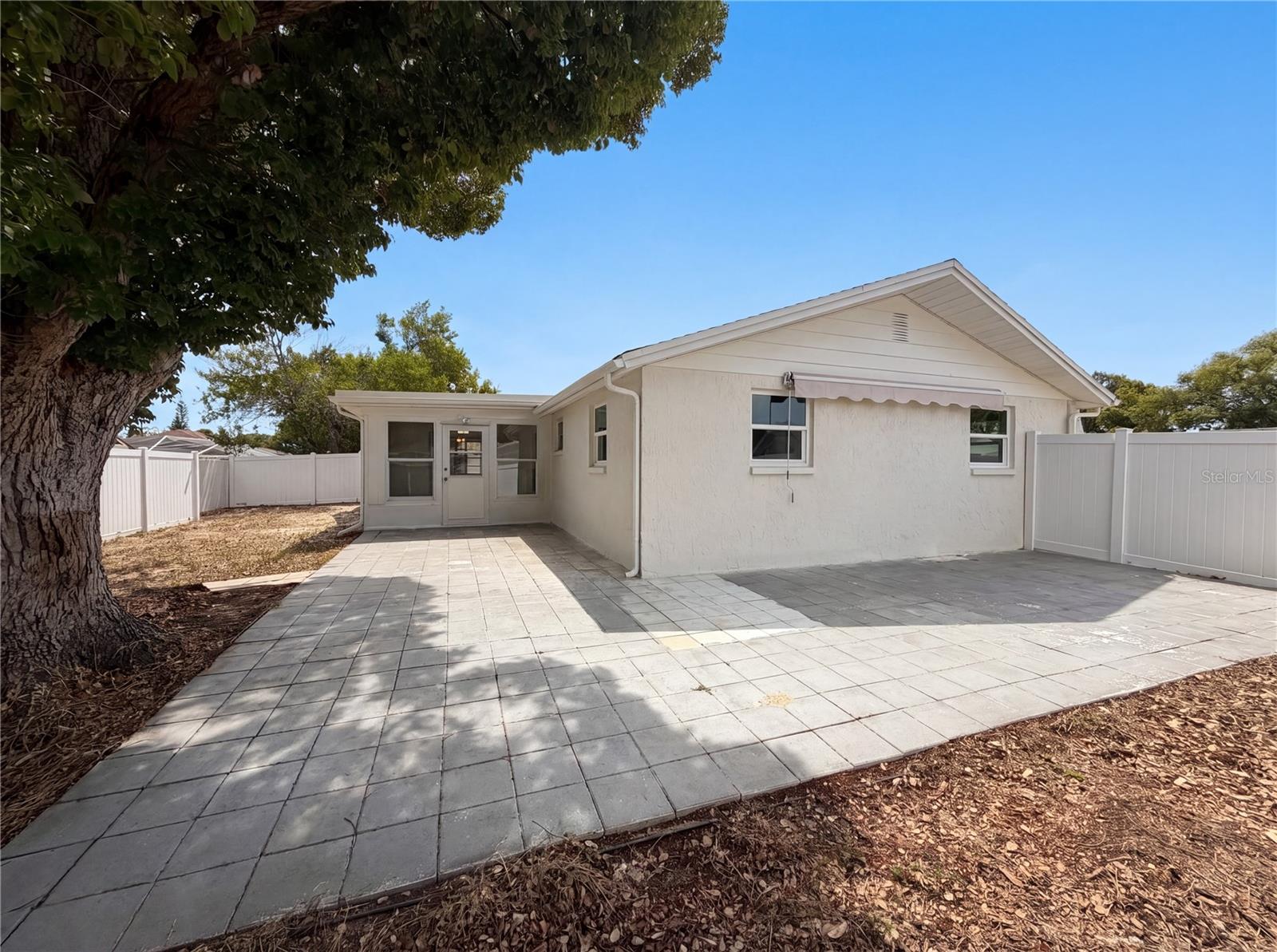 Listing photo id 3 for 7901 Bell Drive