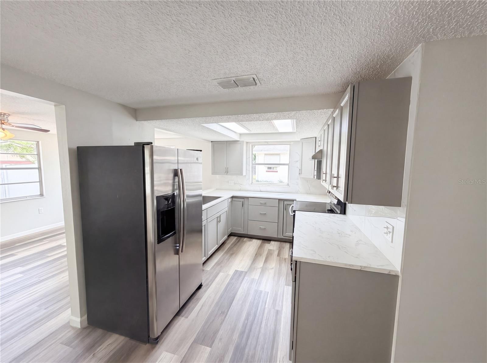 Listing photo id 6 for 7901 Bell Drive