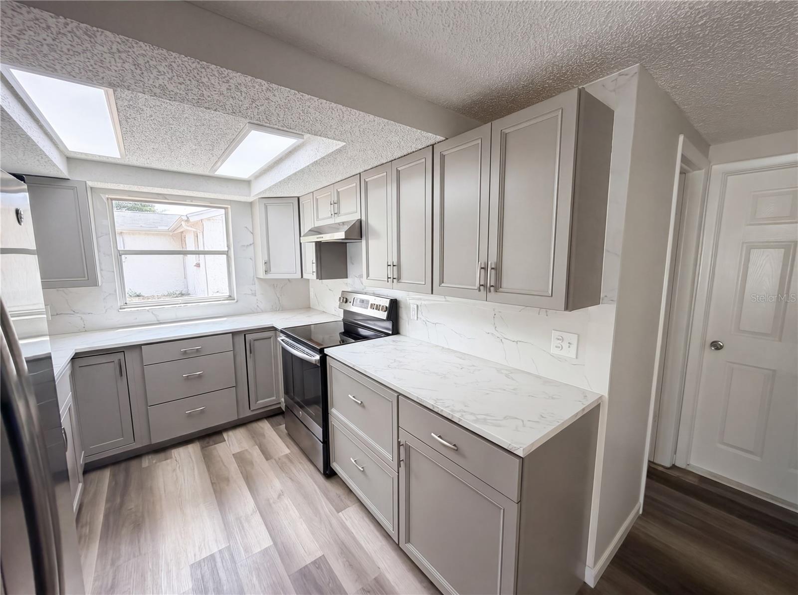 Listing photo id 7 for 7901 Bell Drive