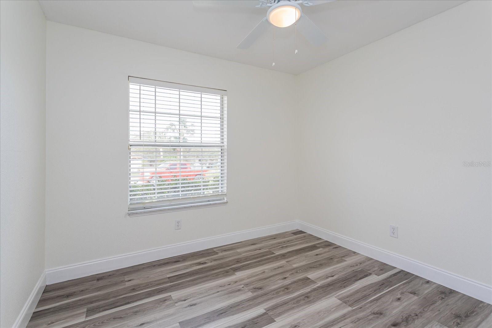 Image 10 of 19 For 414 Tranquille Oaks Drive