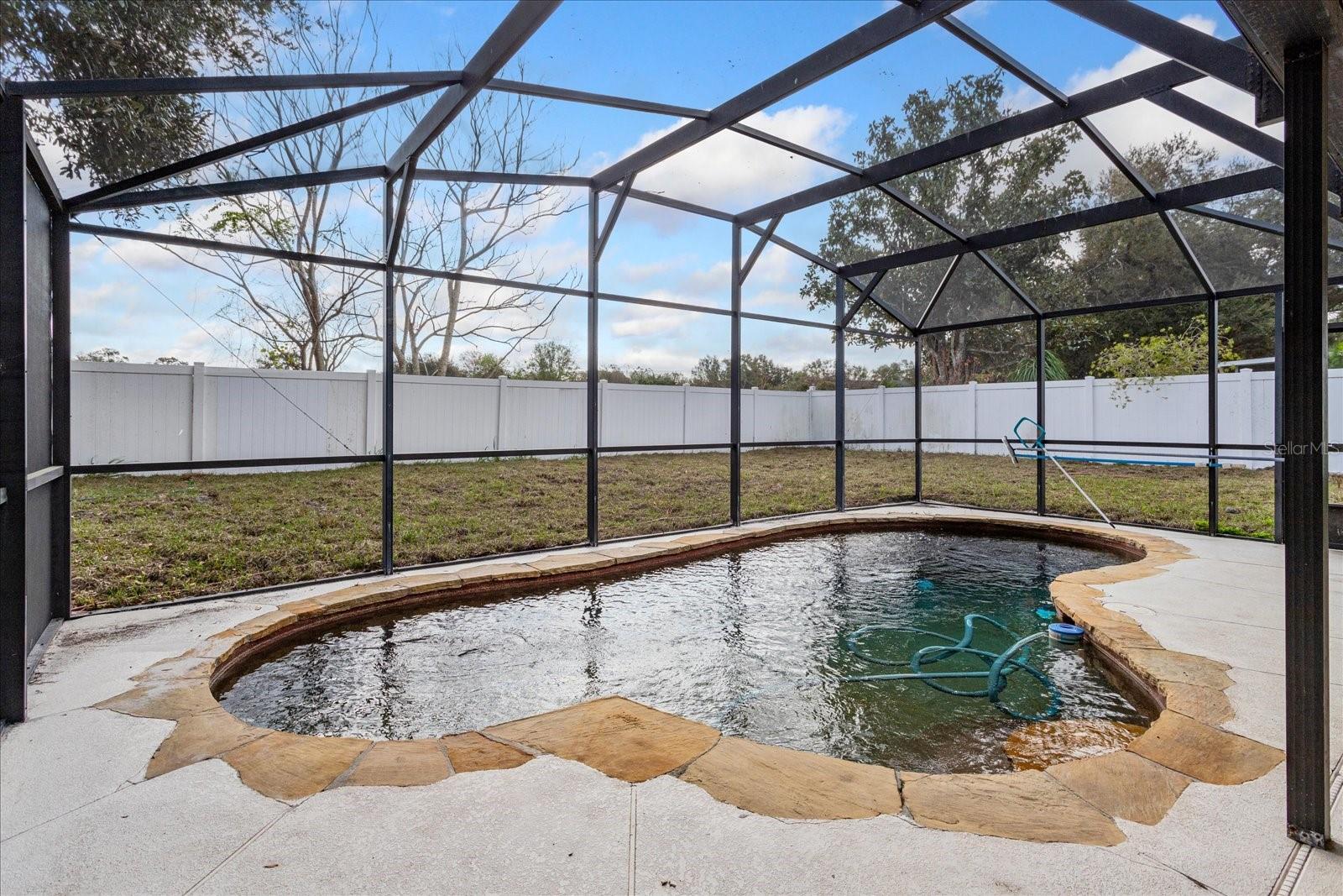 Image 16 of 19 For 414 Tranquille Oaks Drive