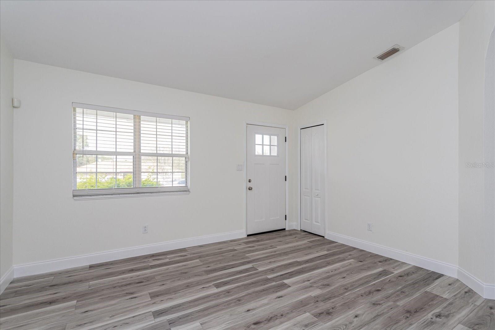 Image 2 of 19 For 414 Tranquille Oaks Drive