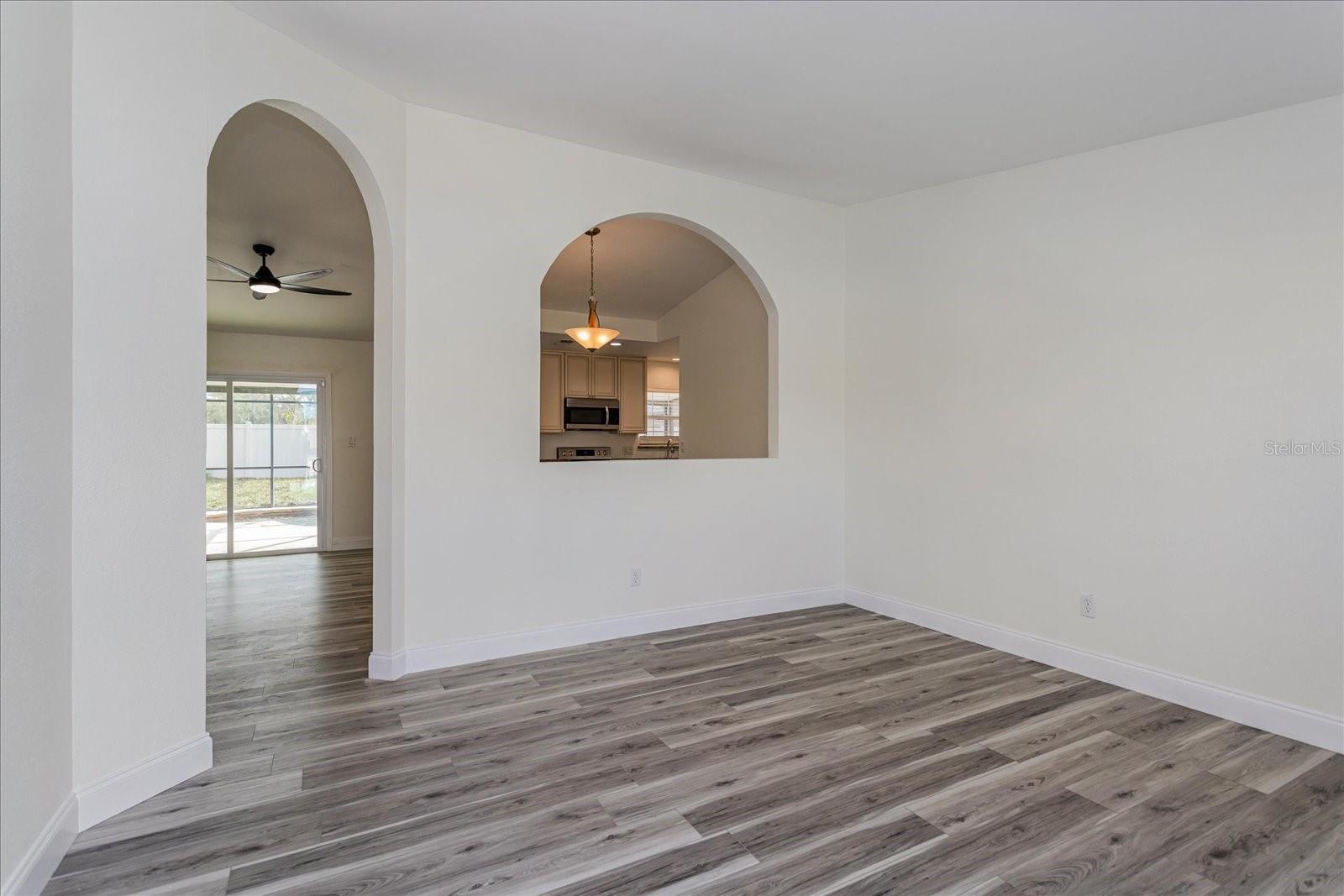 Image 3 of 19 For 414 Tranquille Oaks Drive