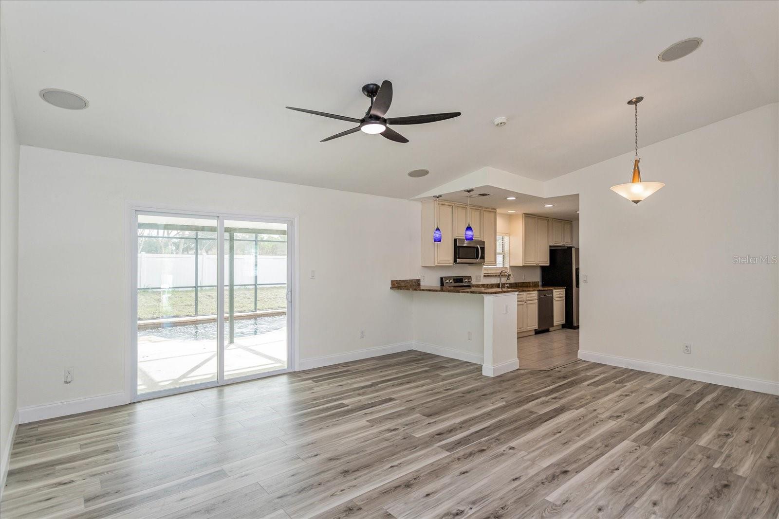 Image 4 of 19 For 414 Tranquille Oaks Drive