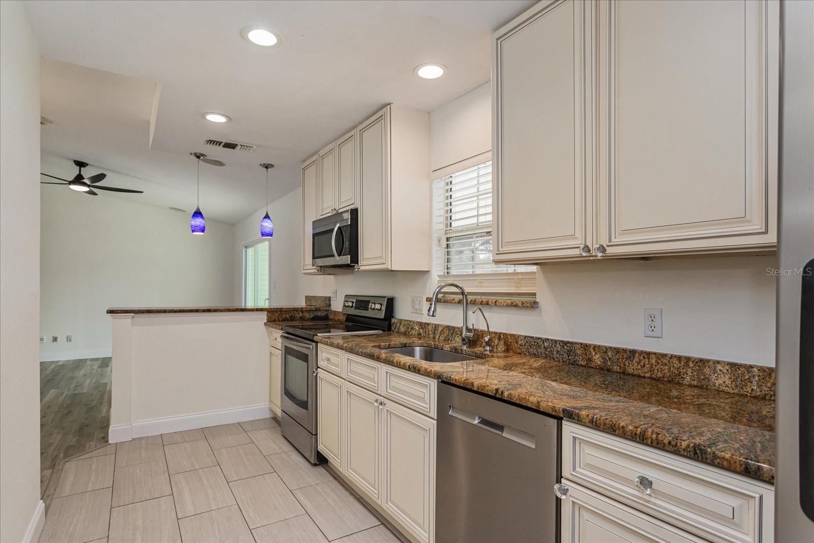 Image 8 of 19 For 414 Tranquille Oaks Drive