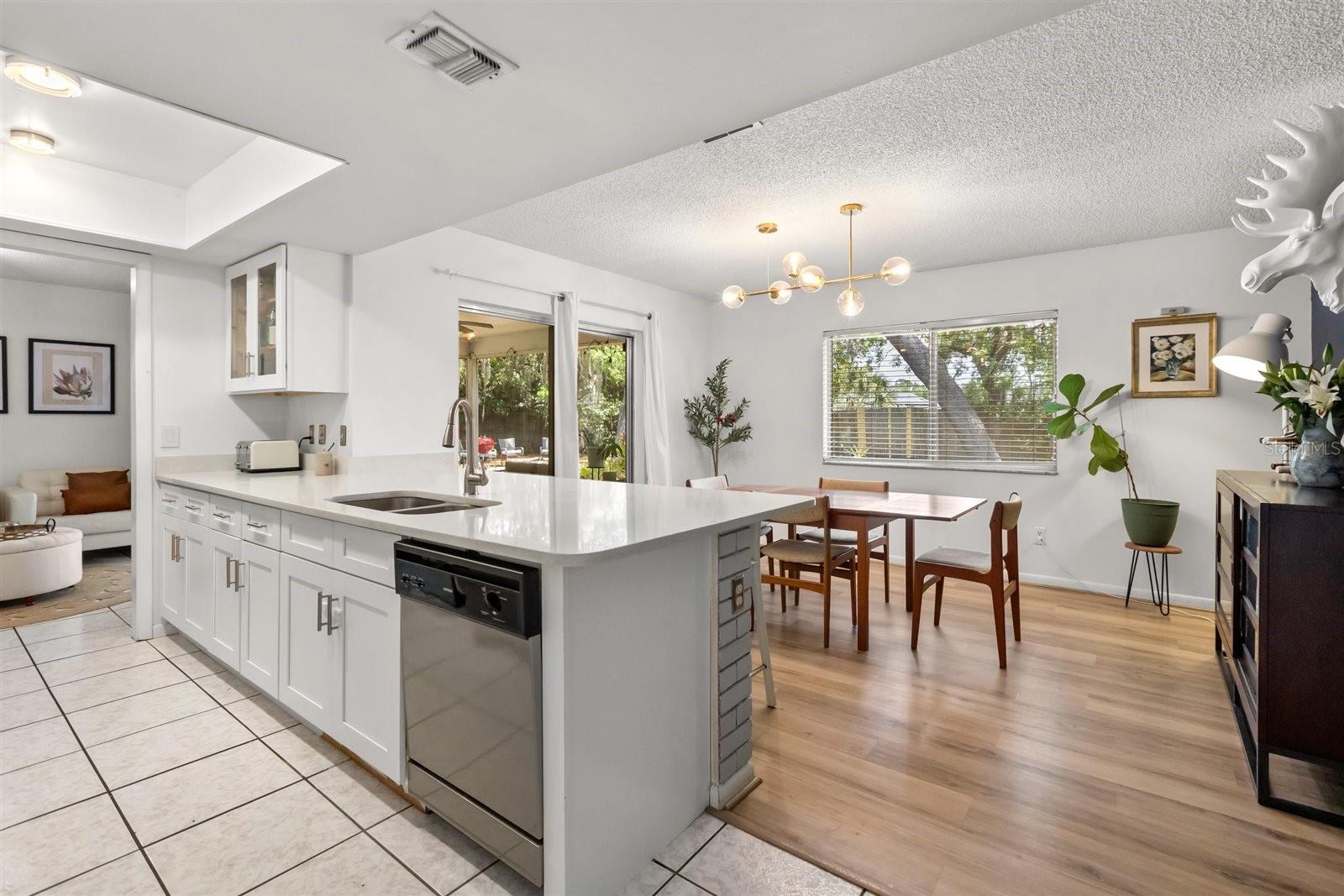 Image 11 of 35 For 7532 Azurebrook Court