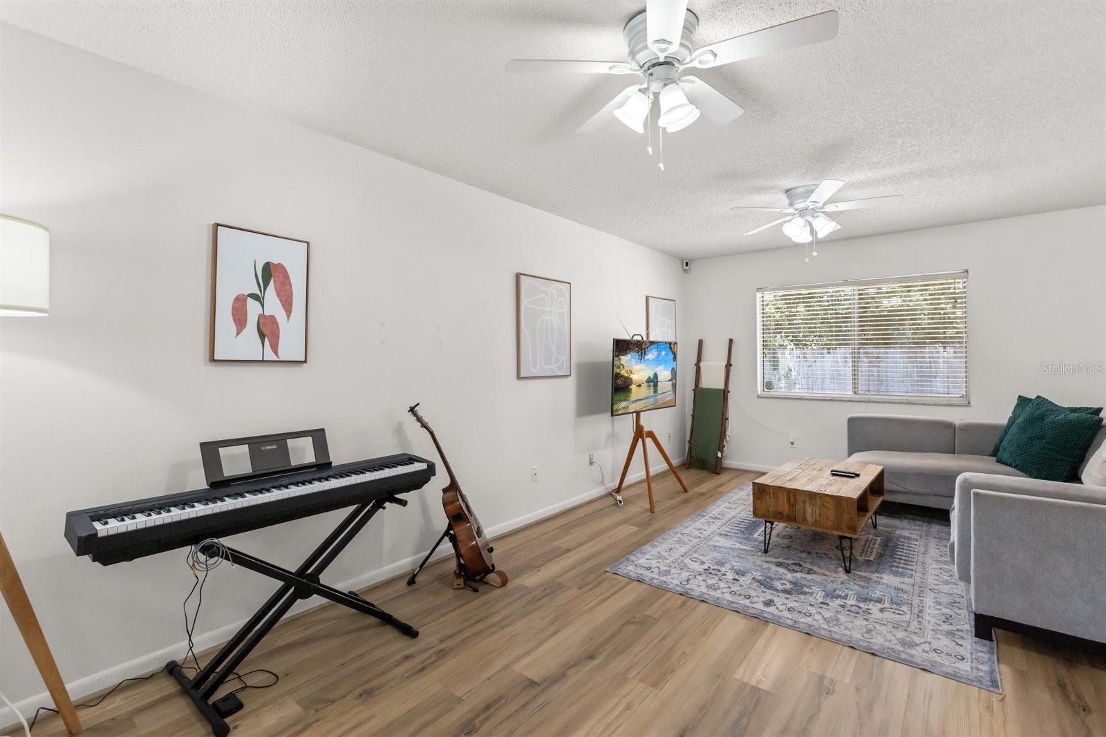Image 3 of 35 For 7532 Azurebrook Court