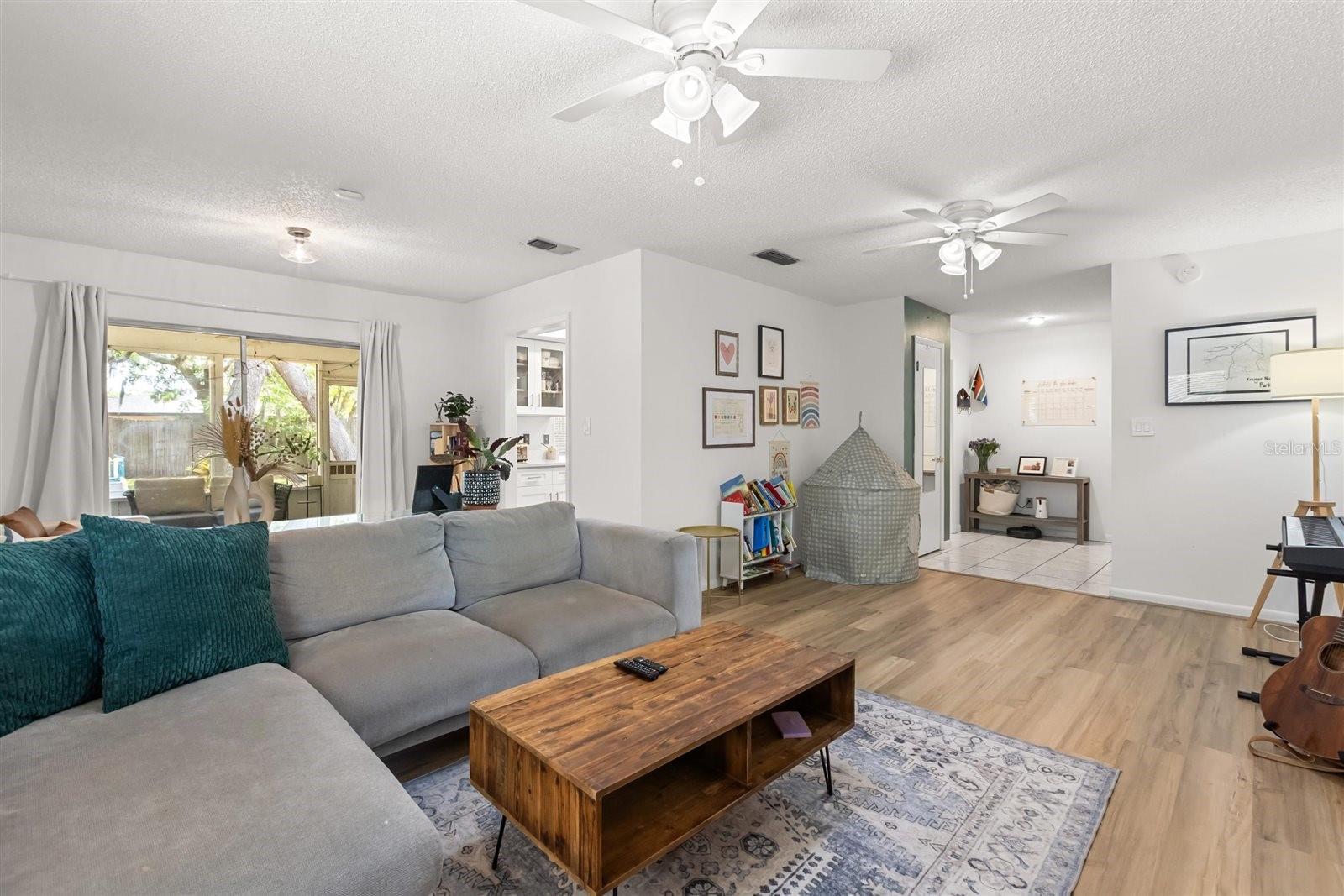 Image 4 of 35 For 7532 Azurebrook Court