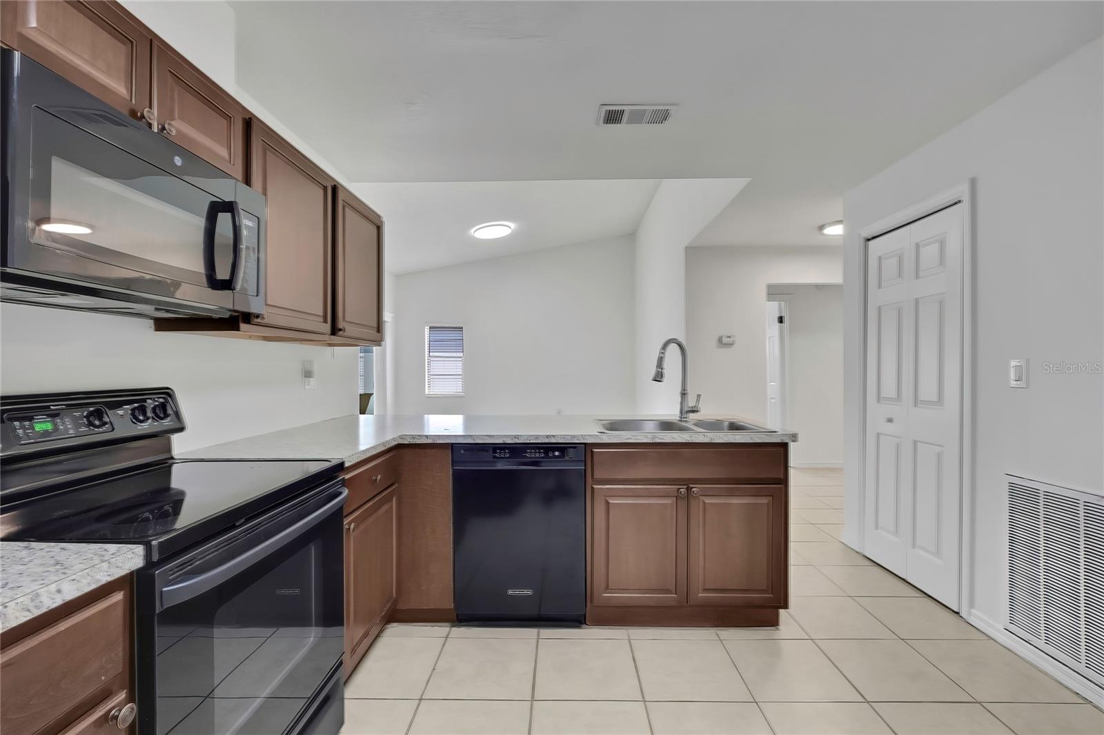 Image 9 of 28 For 8053 Canterbury Street