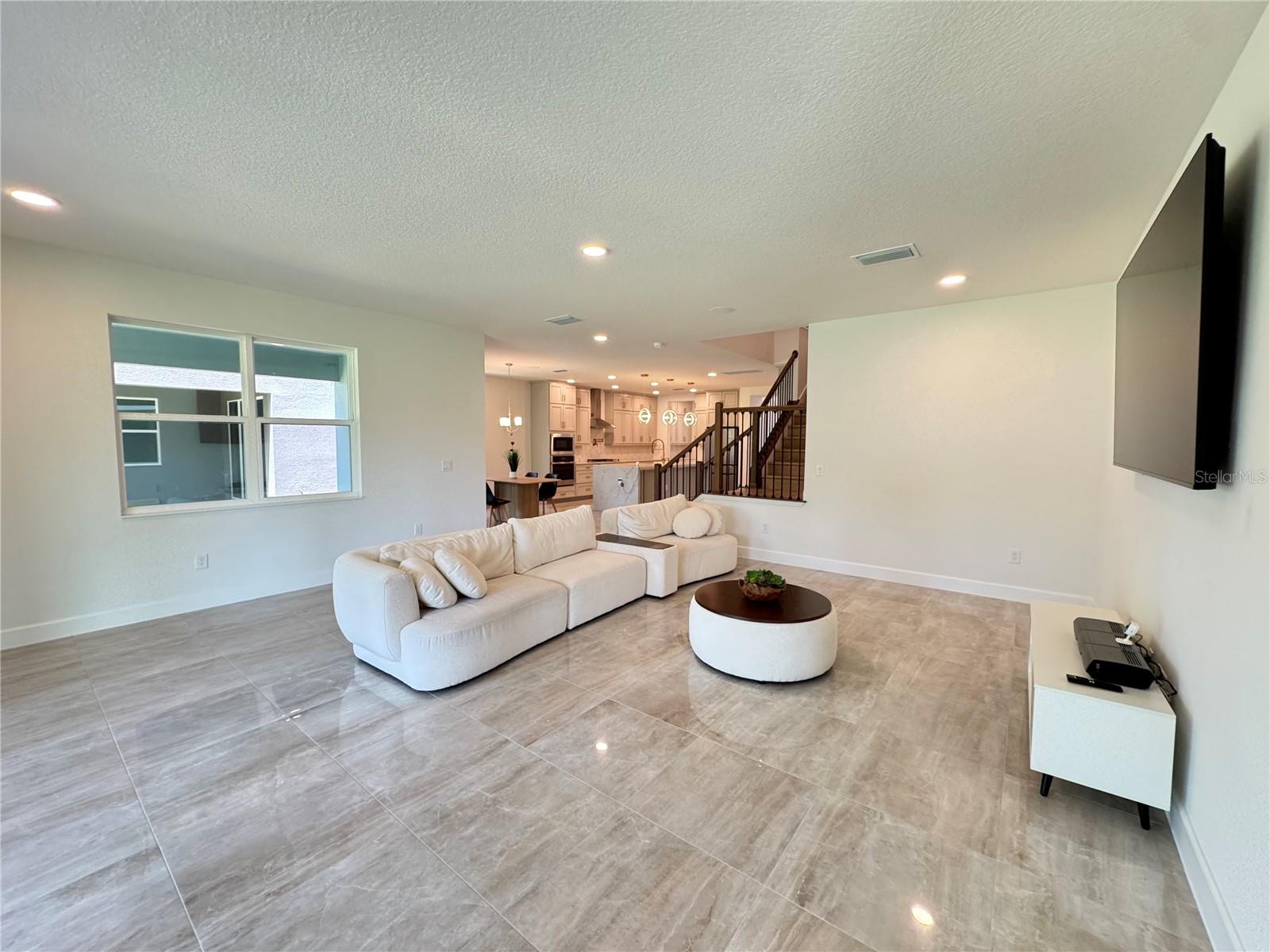 Image 17 of 81 For 17342 Glossy Pomelo Way