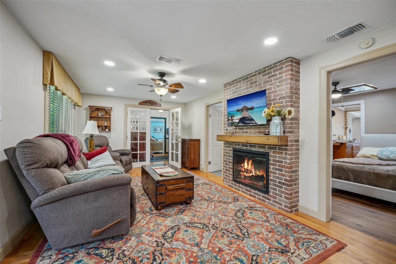 Image 9 of 60 For 1020 Venetian Avenue