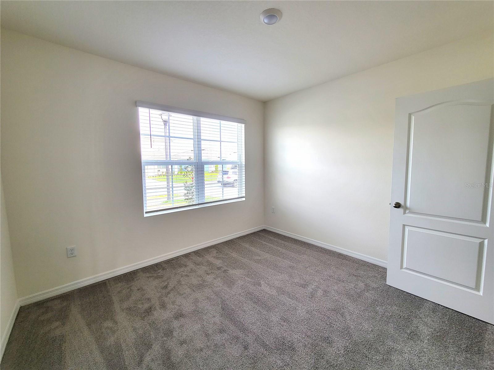 Image 6 of 21 For 420 Noble Avenue