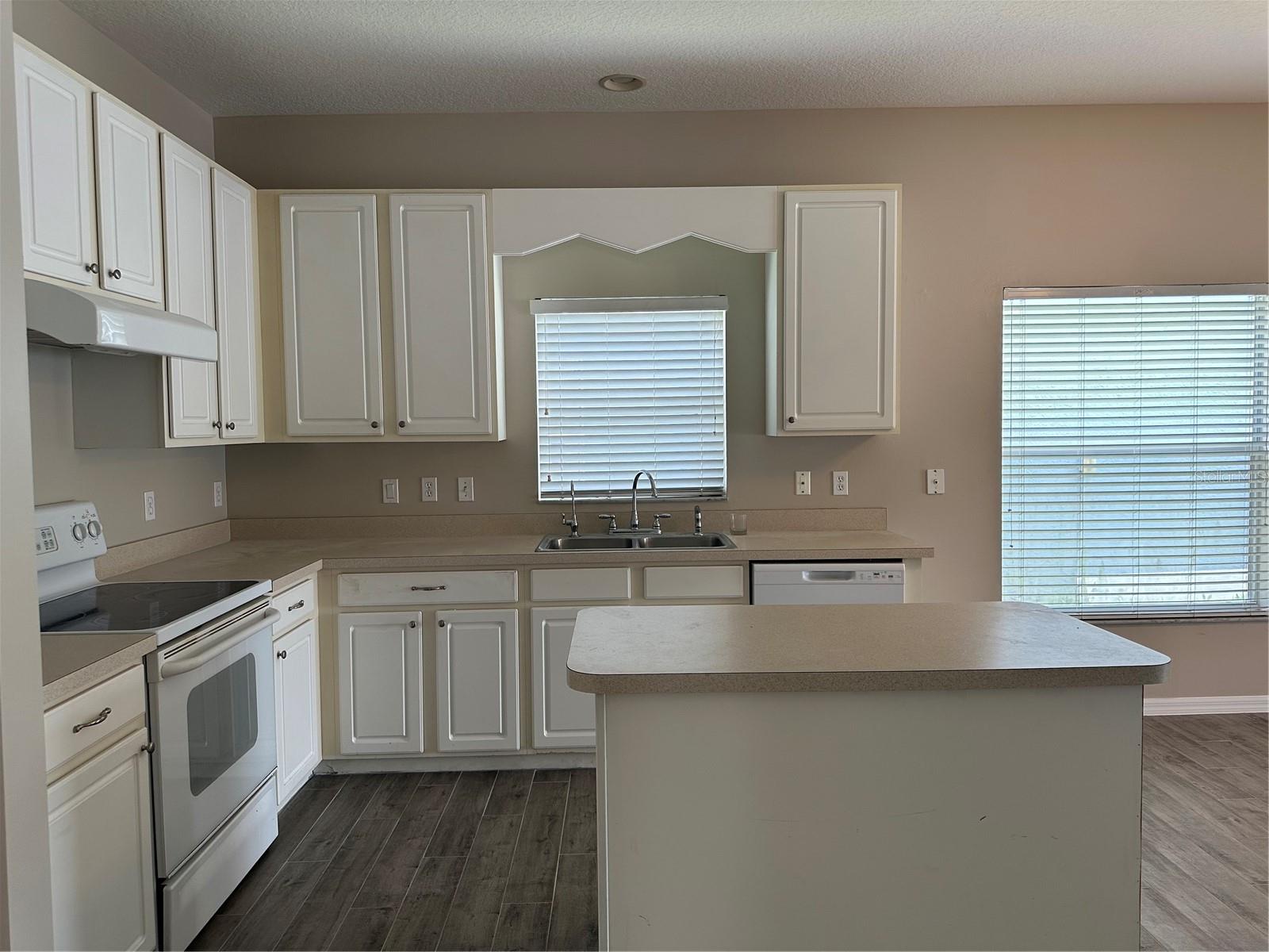 Image 8 of 45 For 5996 Milford Haven Place