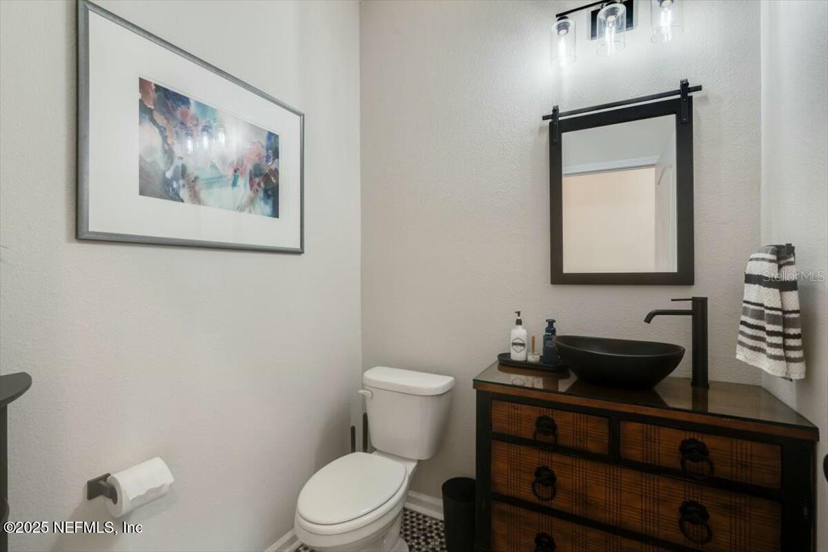 Image 25 of 46 For 184 Logrono Court