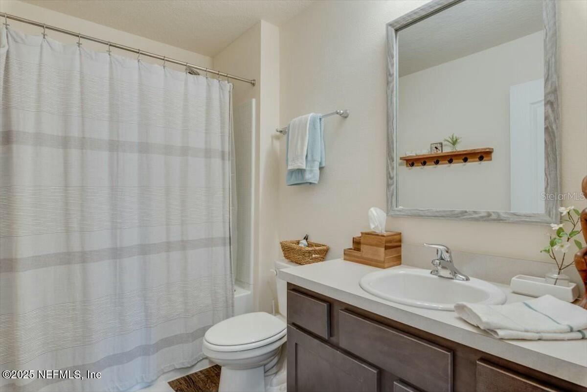 Image 31 of 46 For 184 Logrono Court