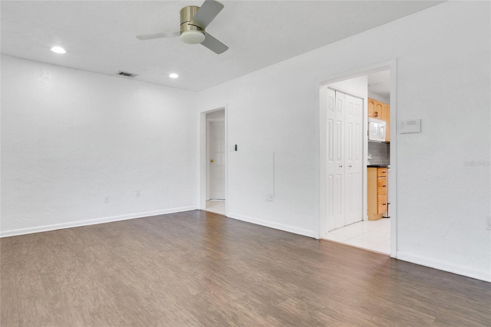 Image 4 of 20 For 2482 Roxbury Road