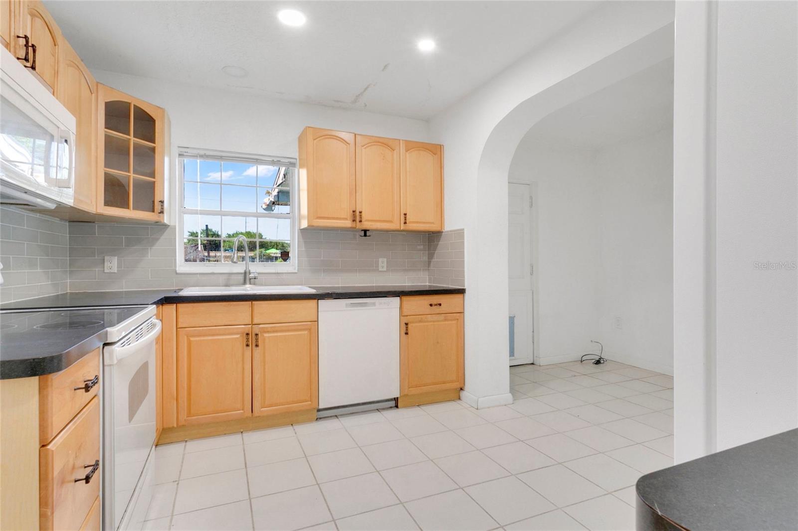 Image 6 of 20 For 2482 Roxbury Road