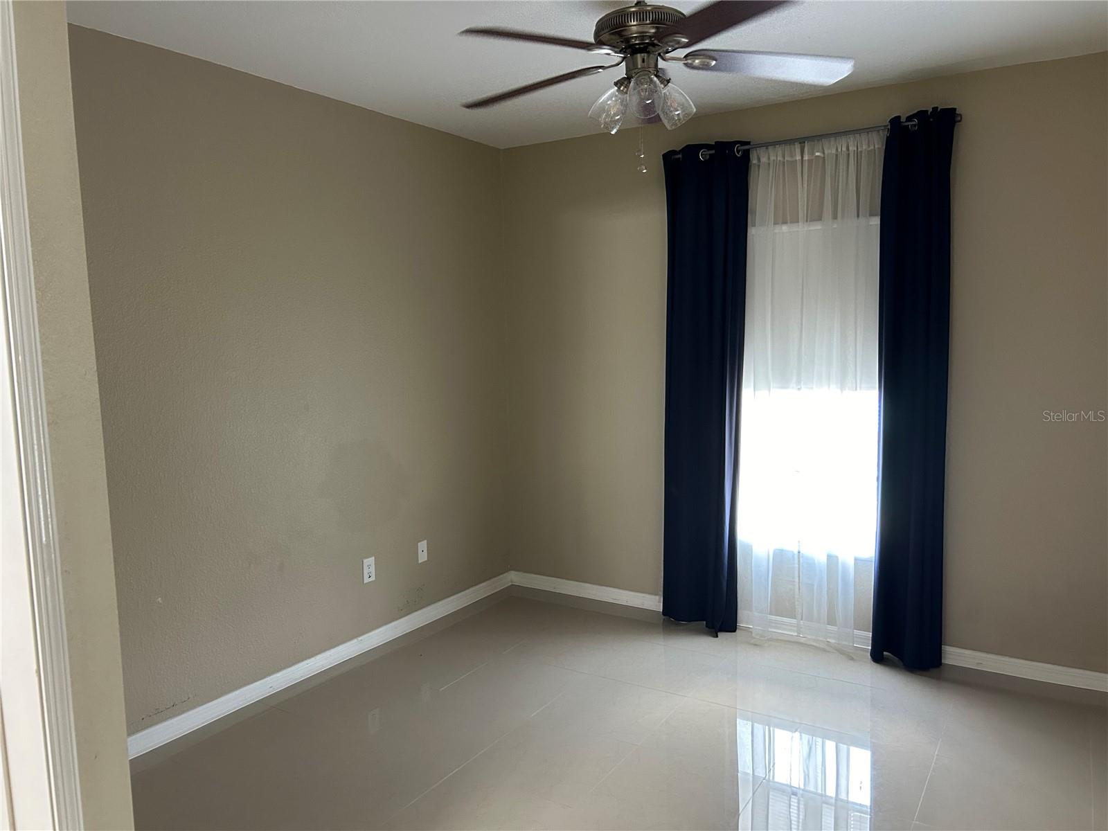 Image 7 of 18 For 3599 Conroy Road 934