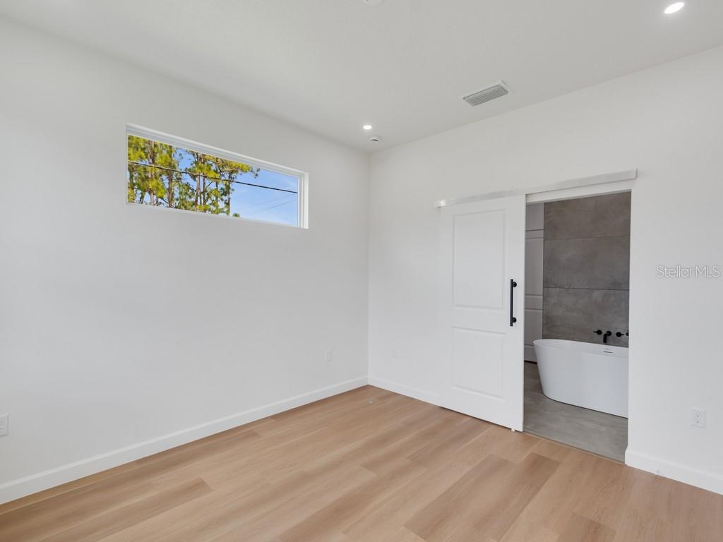 Image 11 of 21 For 2602 De Groodt Road Sw