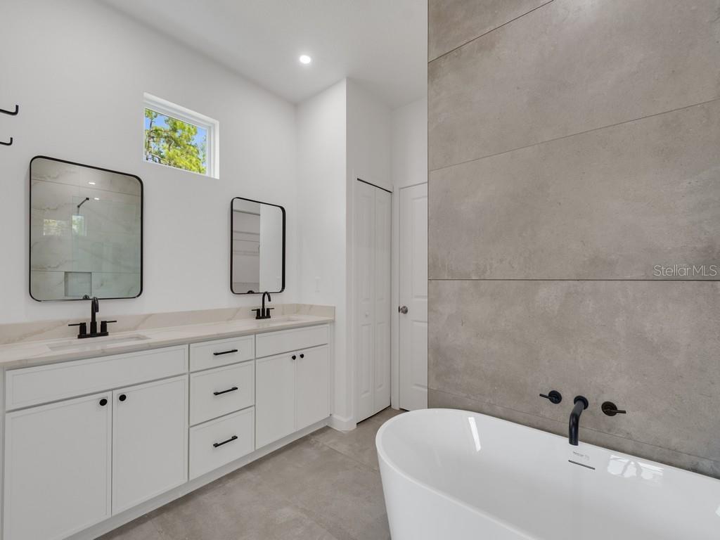 Image 12 of 21 For 2602 De Groodt Road Sw