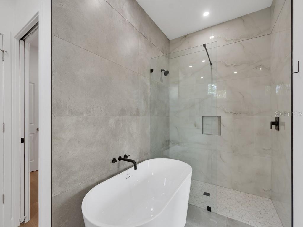 Image 13 of 21 For 2602 De Groodt Road Sw