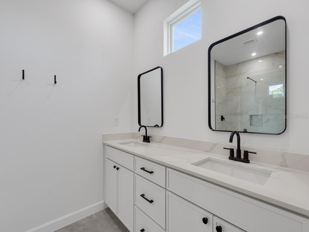Image 14 of 21 For 2602 De Groodt Road Sw