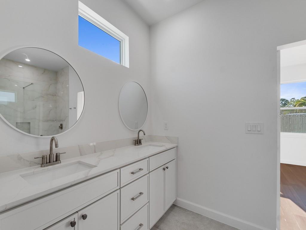 Image 14 of 21 For 2618 De Groodt Road Sw