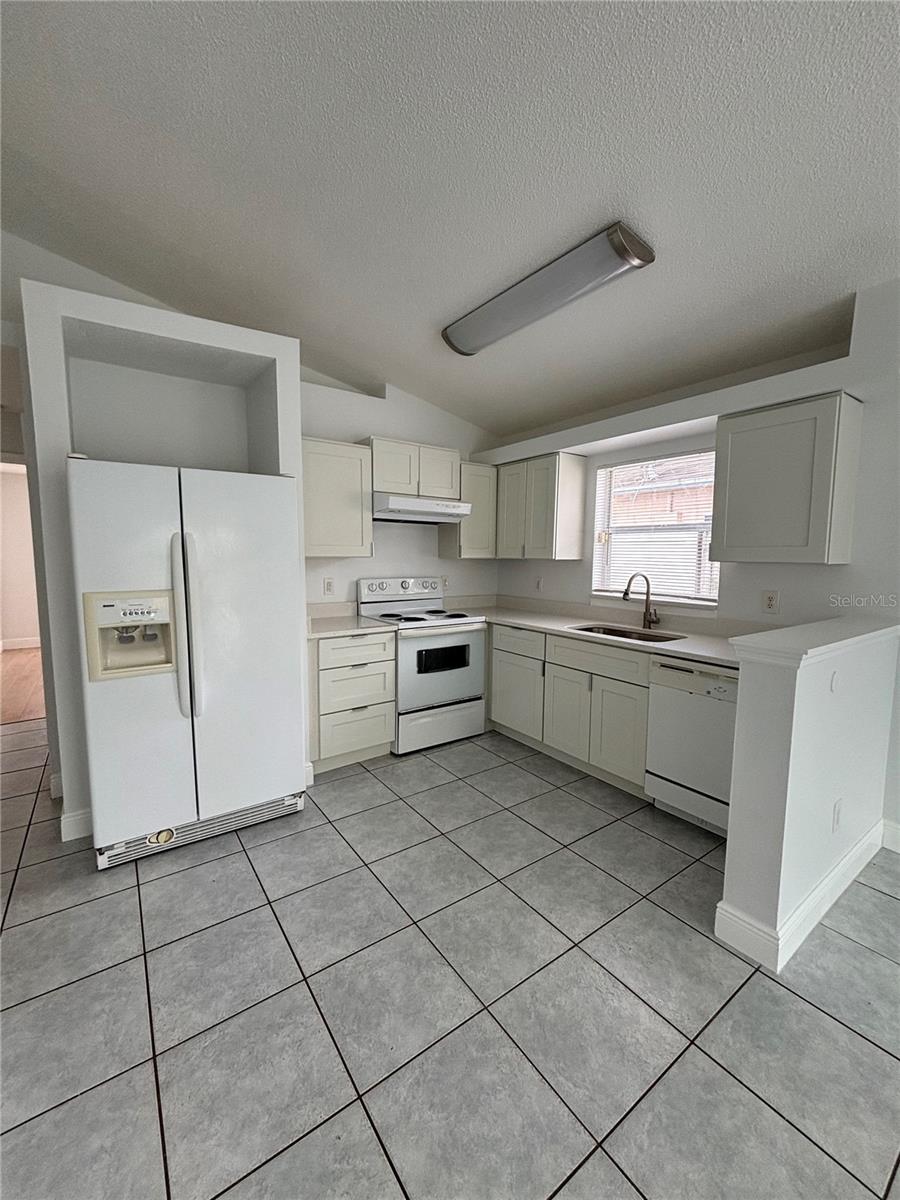 Image 2 of 9 For 933 Vista Palma Way