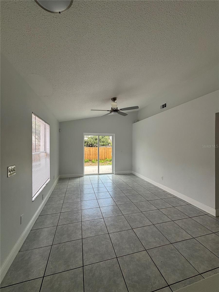 Image 3 of 9 For 933 Vista Palma Way