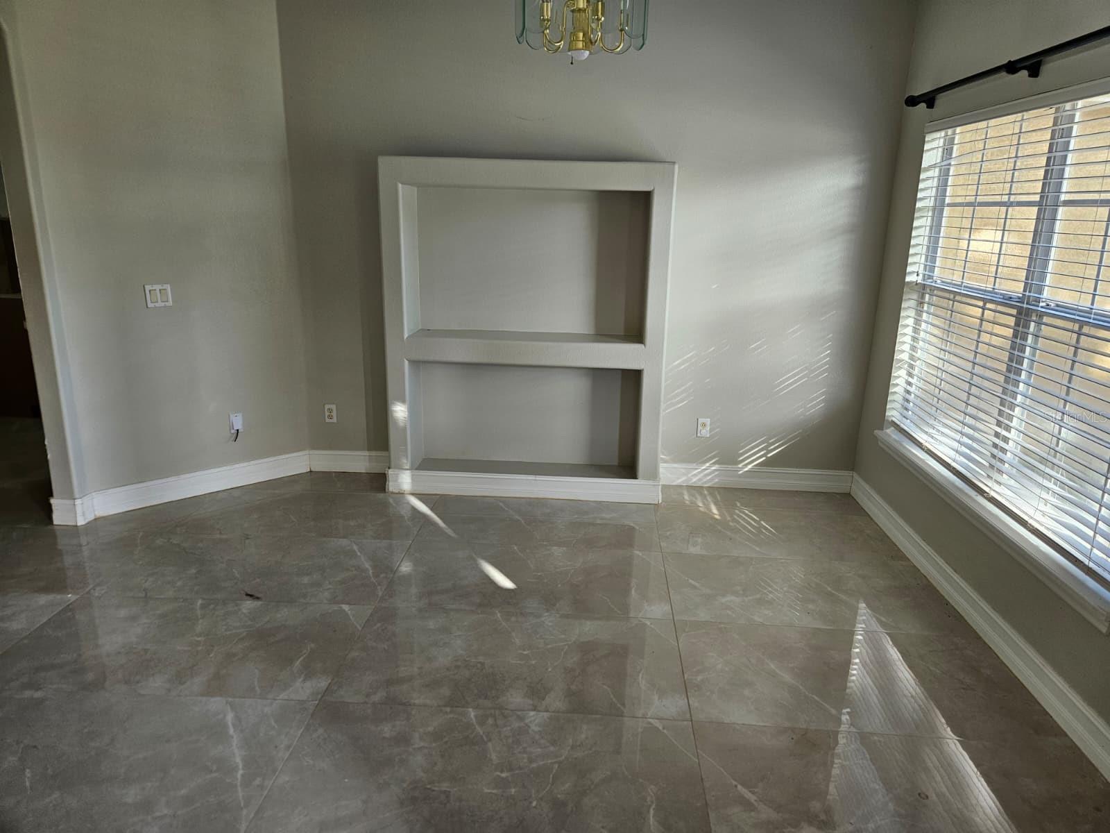 Image 14 of 18 For 647 Carey Way