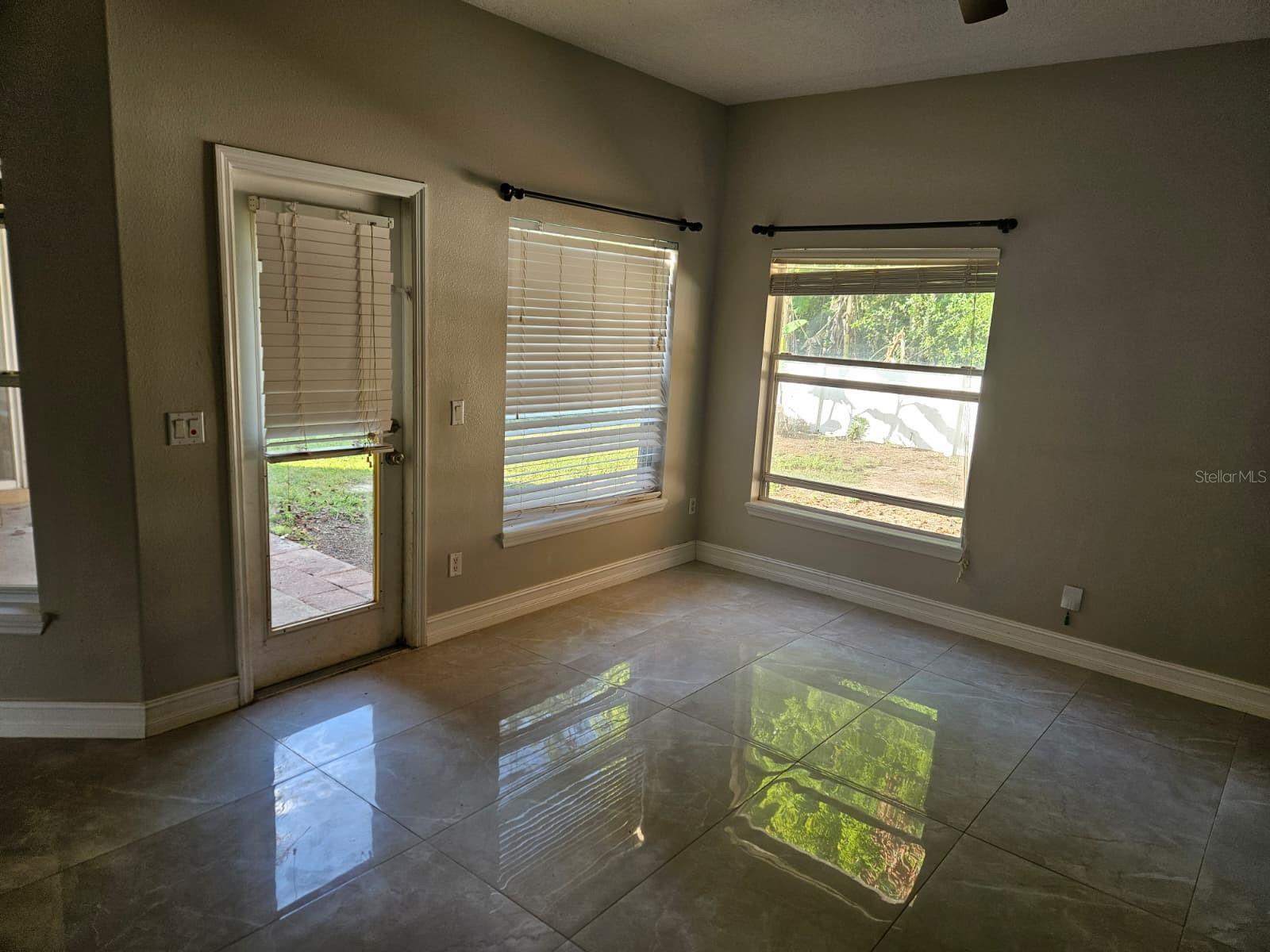Image 4 of 18 For 647 Carey Way