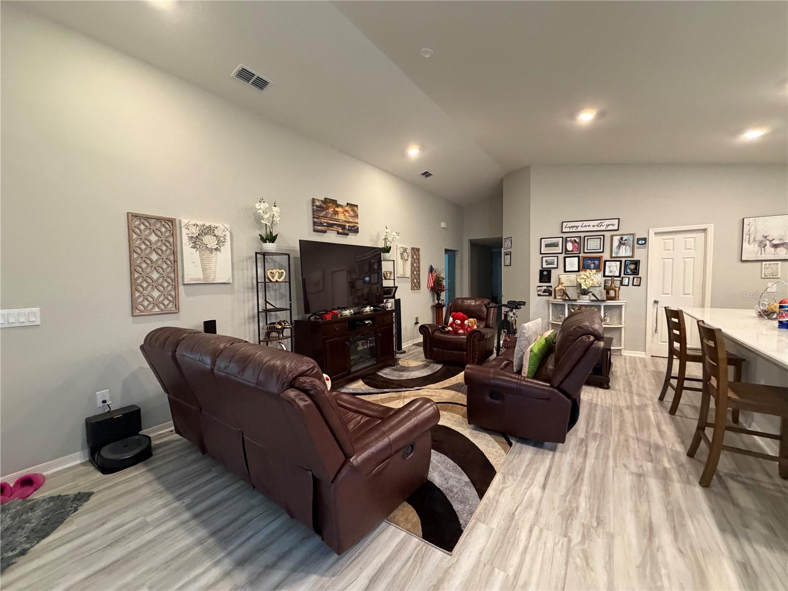 Image 4 of 16 For 1358 Cascade Drive