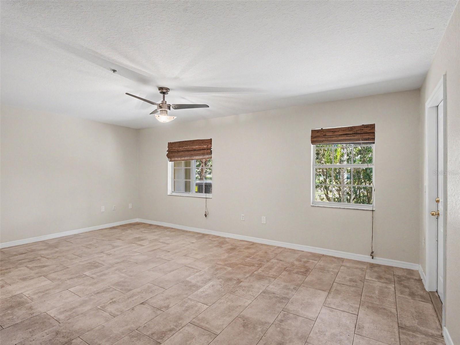Image 17 of 33 For 3325 10th Lane W