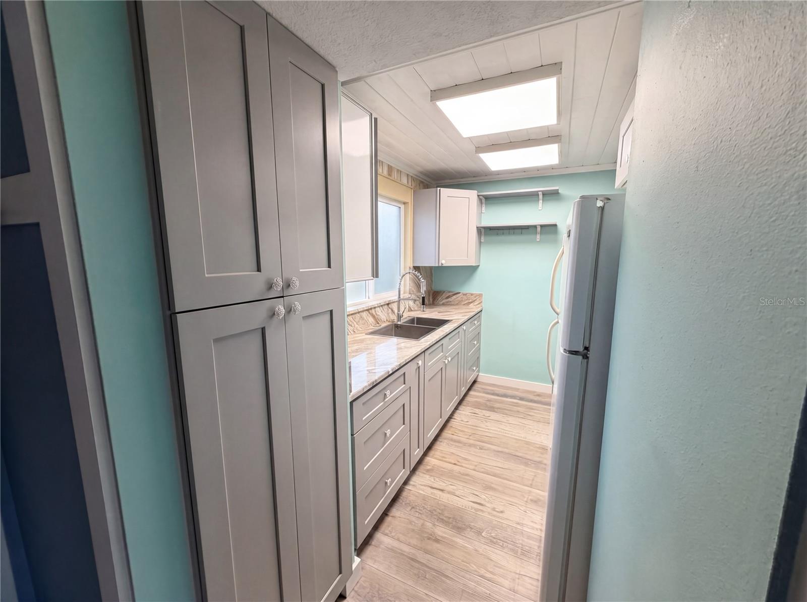 Image 10 of 25 For 1303 Hercules Avenue 6