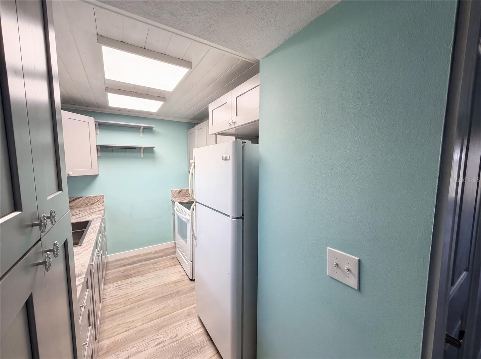 Image 12 of 25 For 1303 Hercules Avenue 6