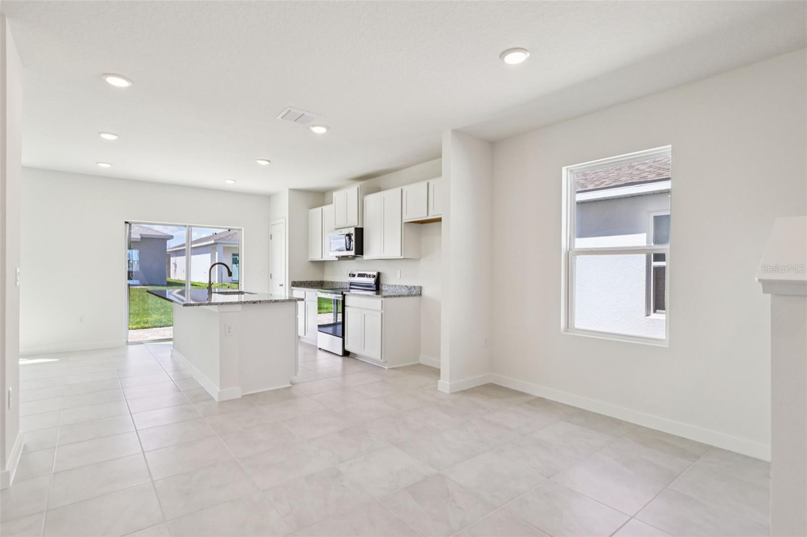 Image 11 of 37 For 812 Andrew Street