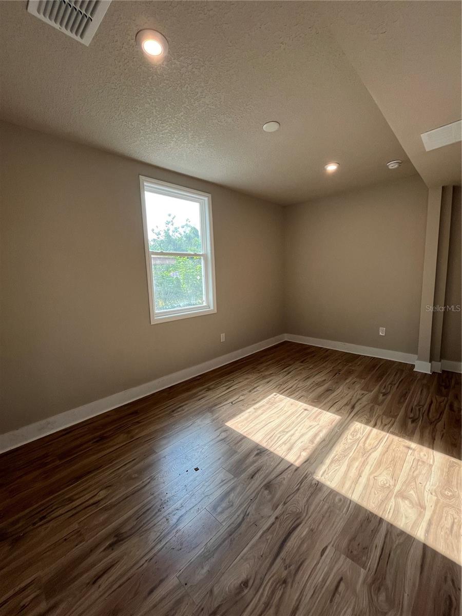 Image 13 of 23 For 1042 36th Street