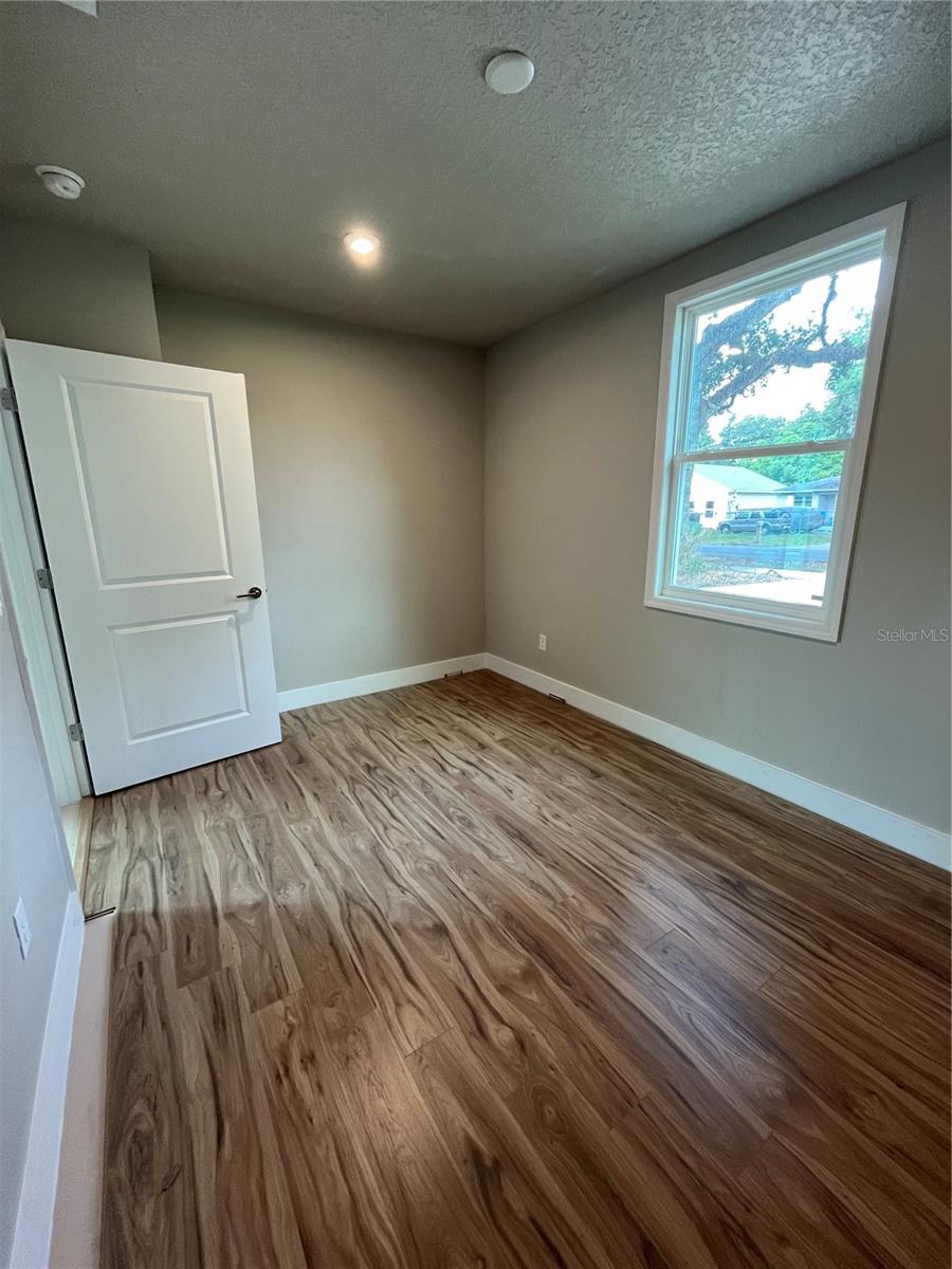 Image 21 of 23 For 1042 36th Street