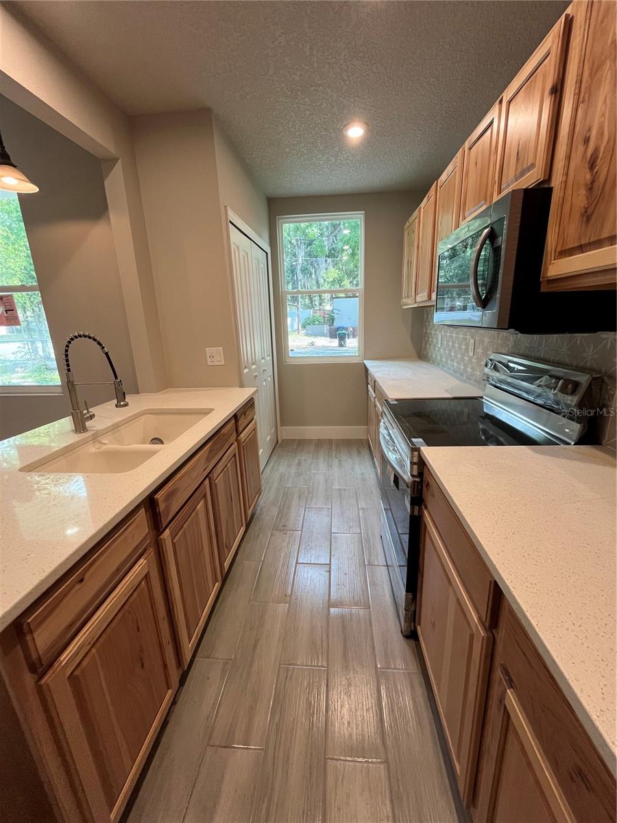 Image 6 of 23 For 1042 36th Street