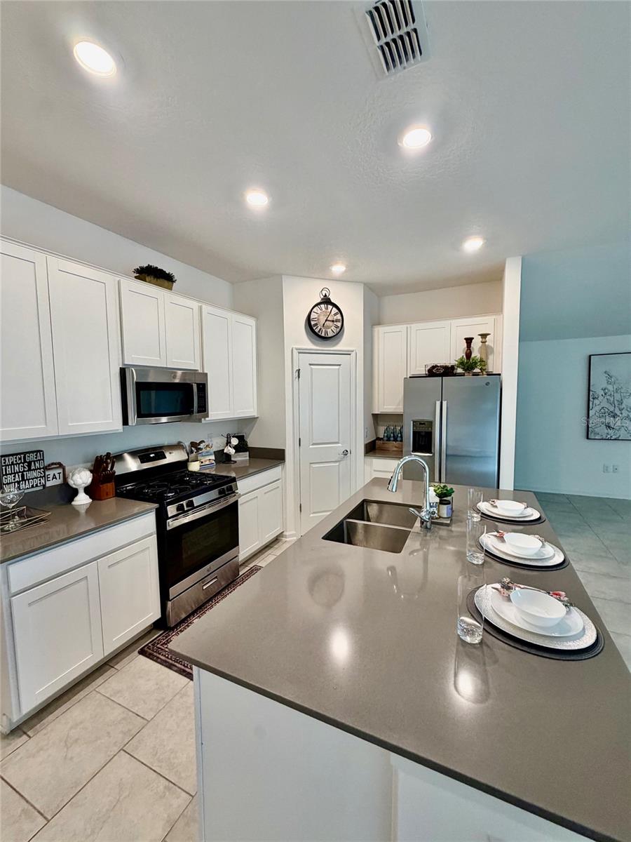 Image 15 of 39 For 9347 Revere Avenue