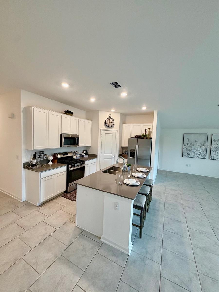 Image 20 of 39 For 9347 Revere Avenue