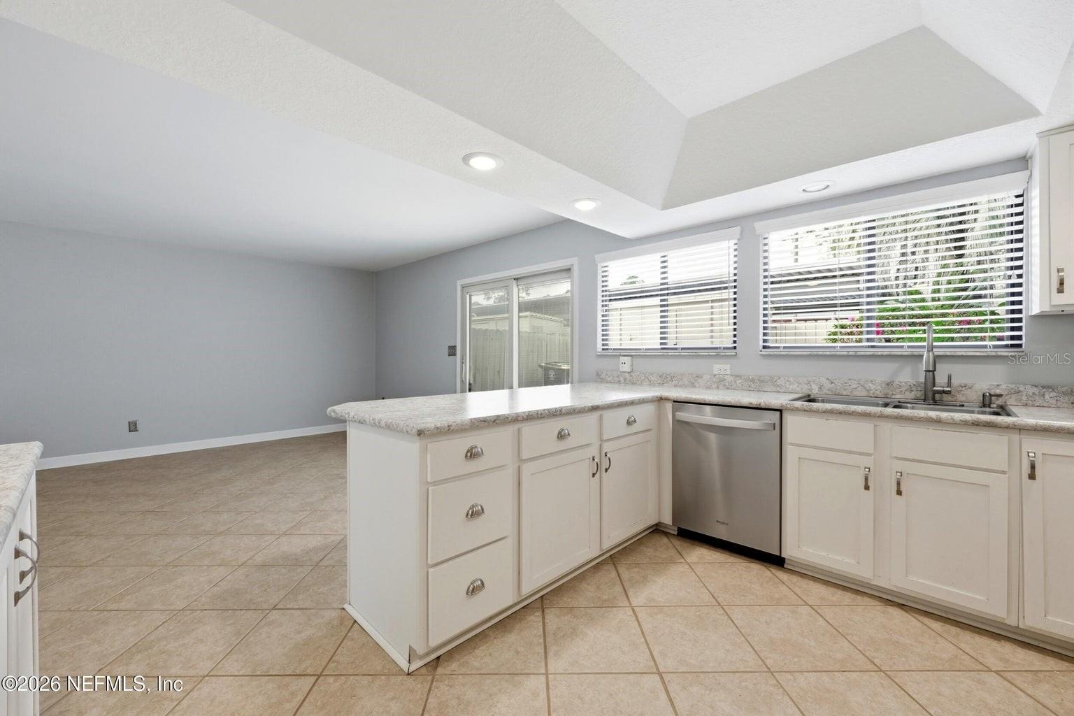 Image 10 of 52 For 8153 Sutton Place N
