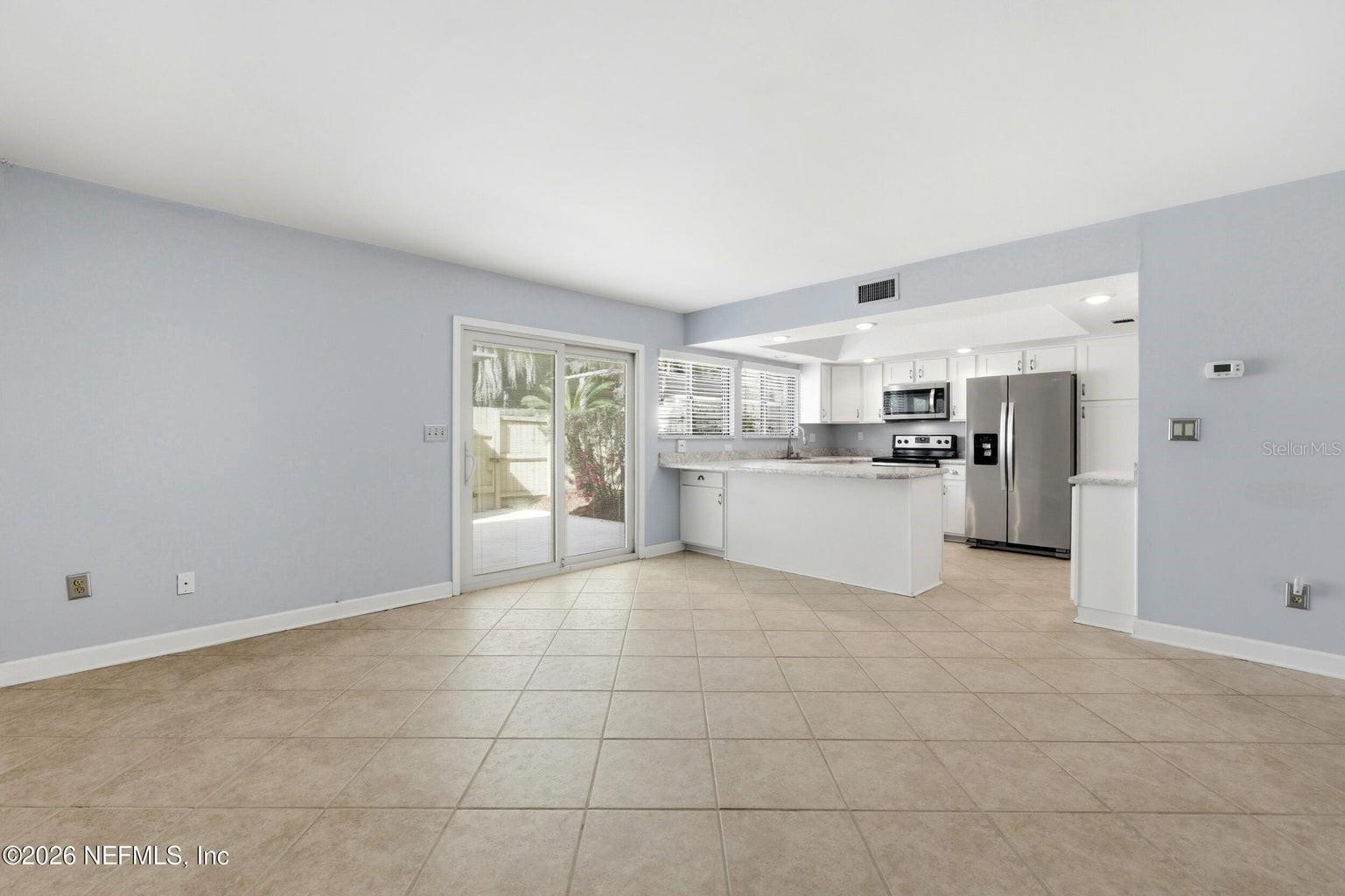 Image 17 of 52 For 8153 Sutton Place N