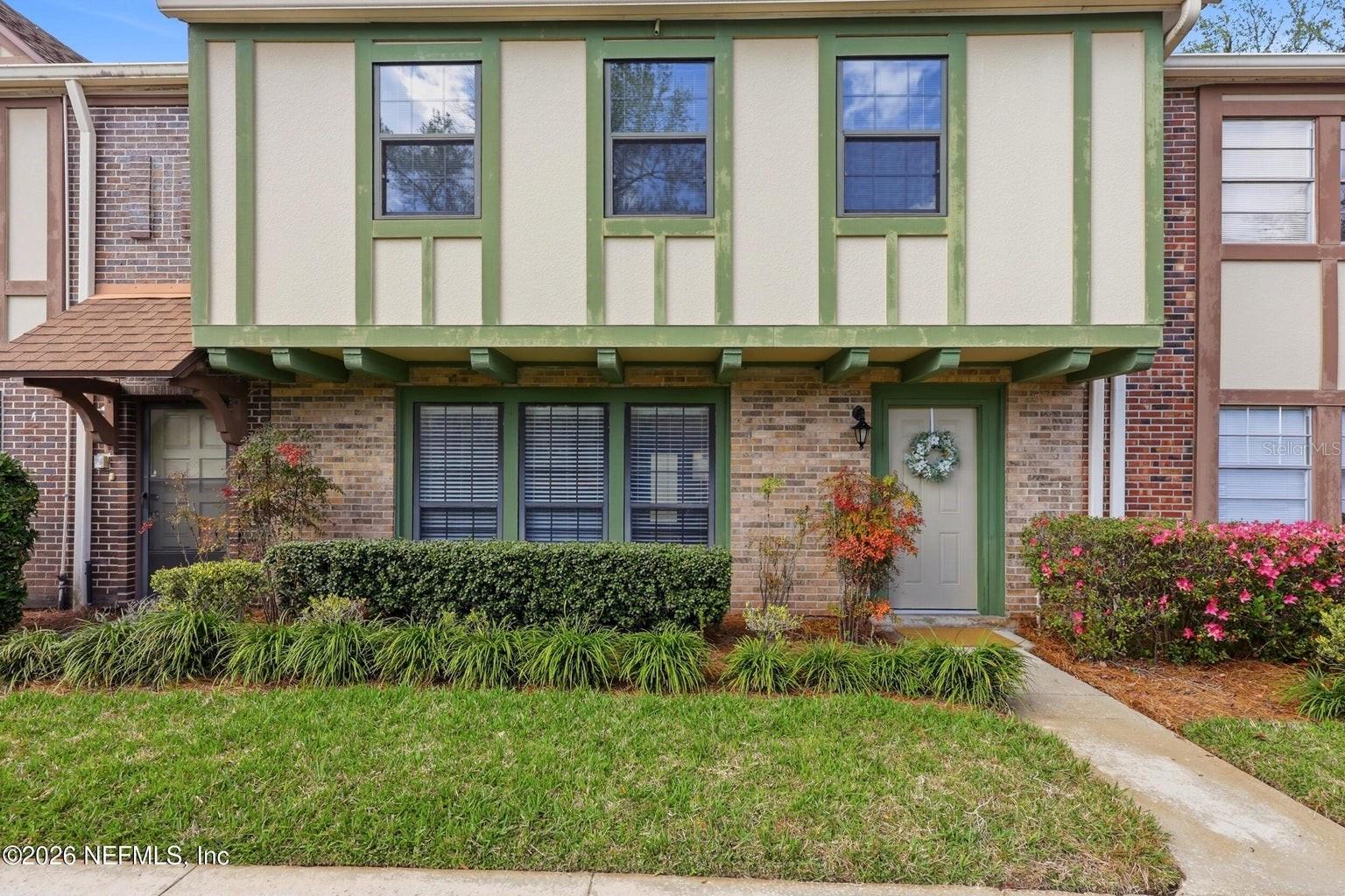 Image 2 of 52 For 8153 Sutton Place N