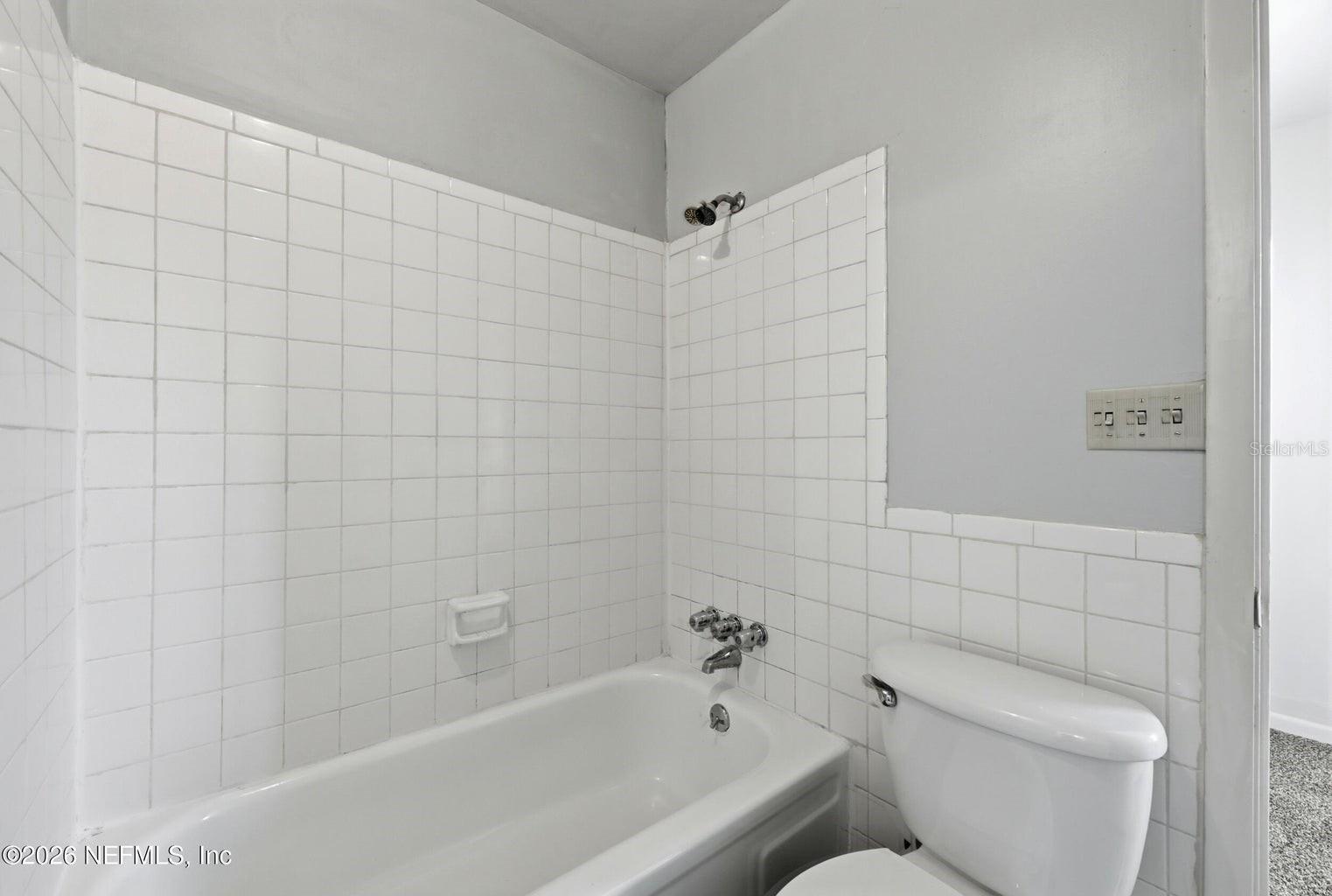 Image 26 of 52 For 8153 Sutton Place N