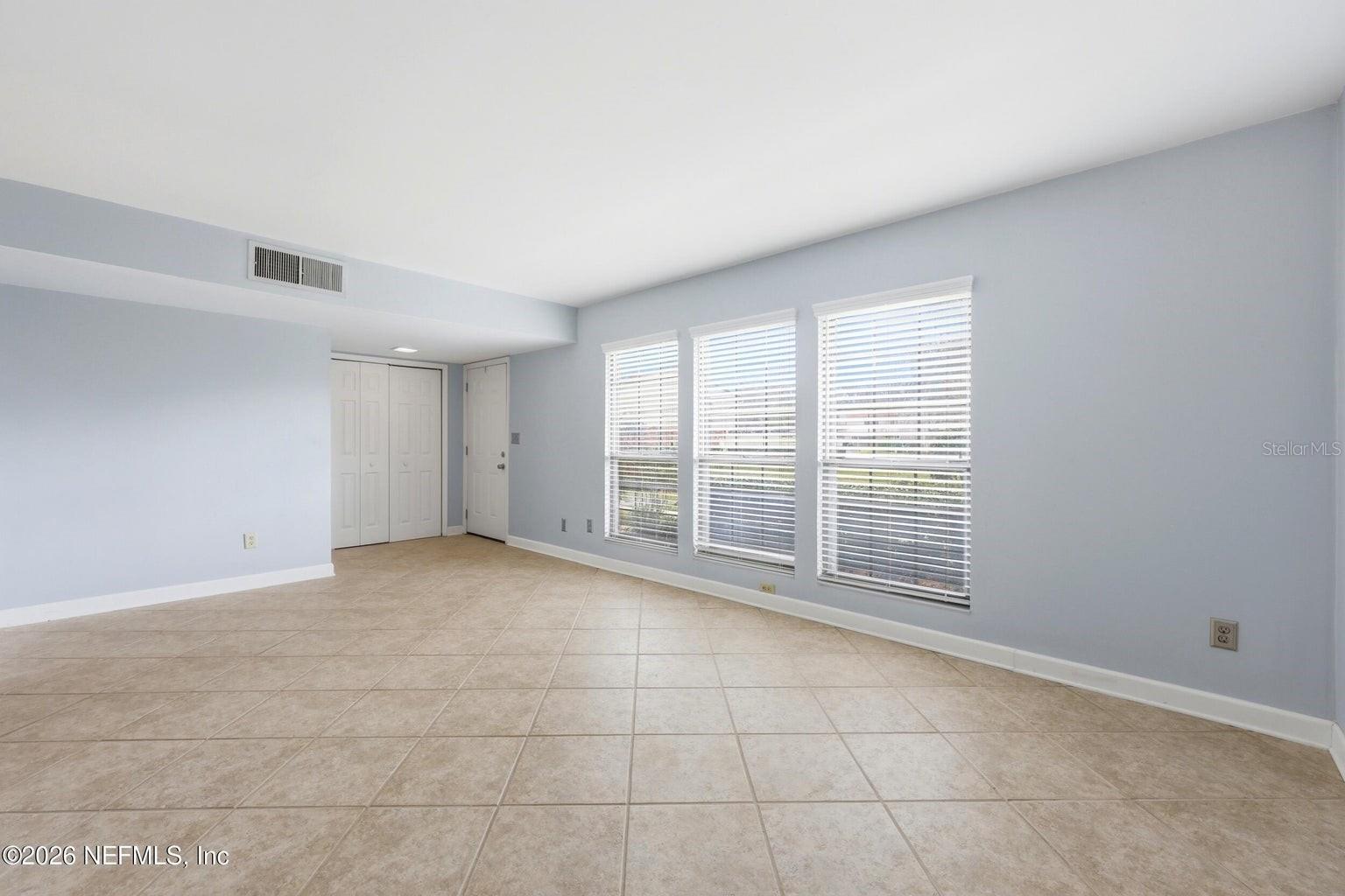 Image 7 of 52 For 8153 Sutton Place N